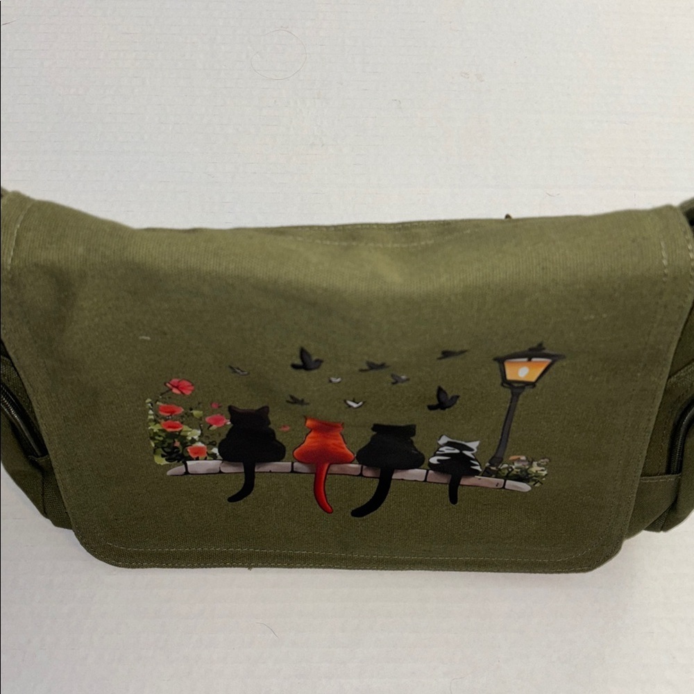 GREEN CANVAS MESSENGER BAG WITH CAT DETAIL ON FRONT FLAP 2 SNAP CLOSURES - Picture 8 of 15